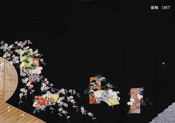 丸窓に四季の花